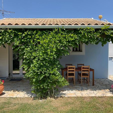 Villa Little Blue House à Sidárion Extérieur photo