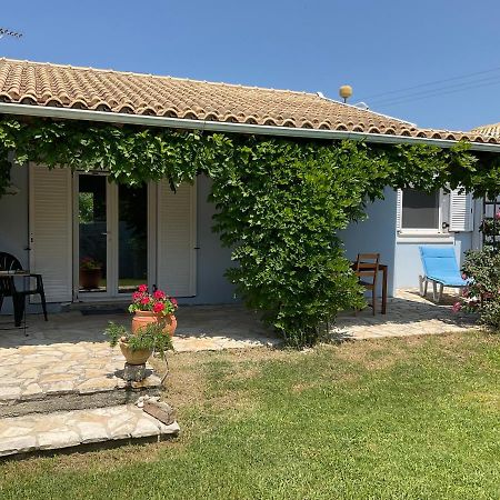 Villa Little Blue House à Sidárion Extérieur photo