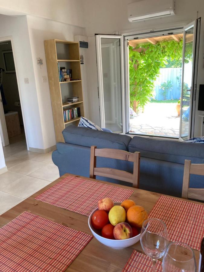 Villa Little Blue House à Sidárion Extérieur photo