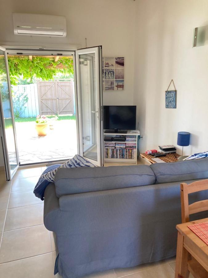 Villa Little Blue House à Sidárion Extérieur photo