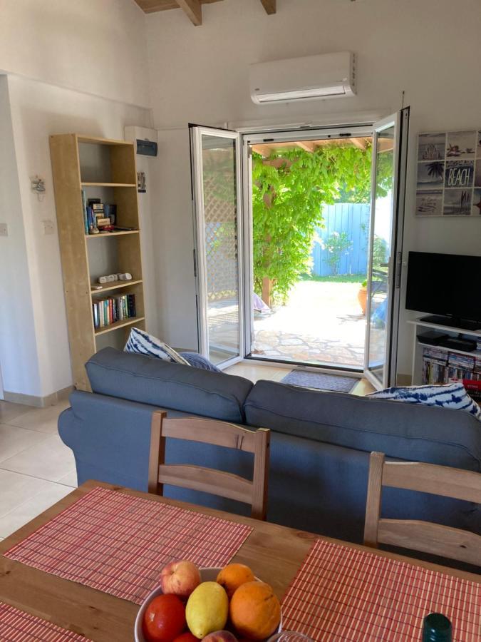 Villa Little Blue House à Sidárion Extérieur photo